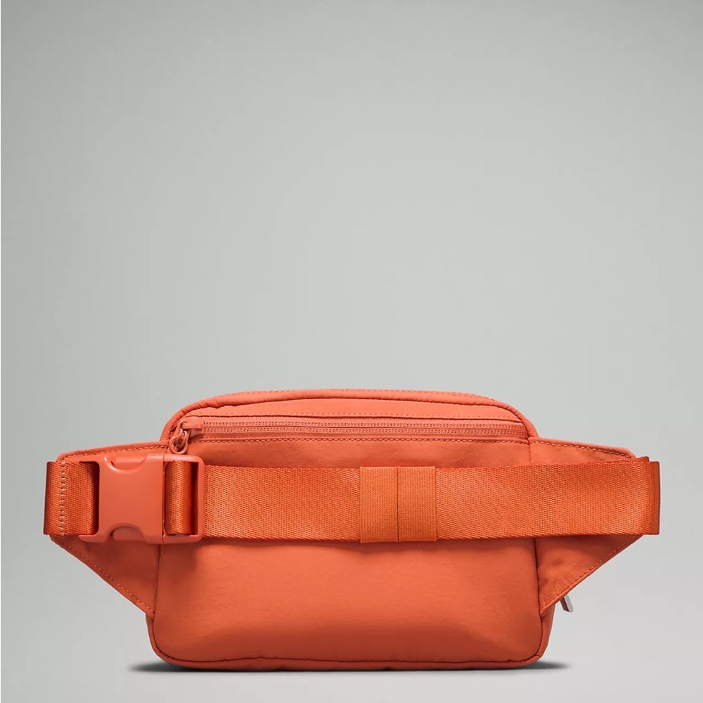 Lululemon Everywhere Belt Bag Large 2L- Burnt Apricot - Picture 4 of 6